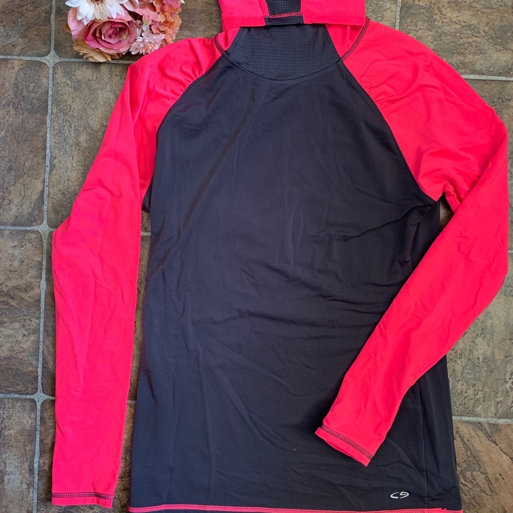 Champion top with turtle neck.